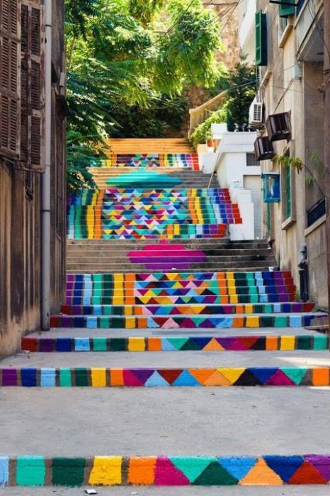 kolorowe schody w mieście