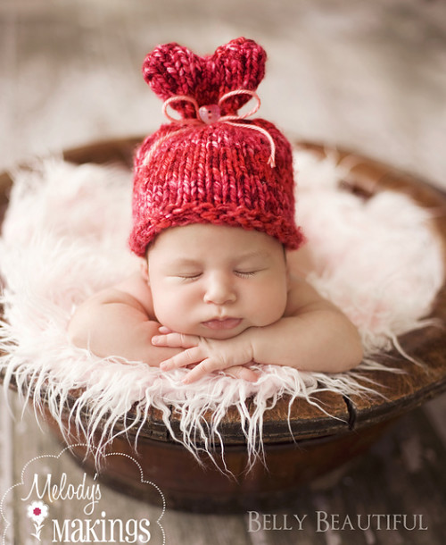 czapeczka niemowlęca z serduszkiem